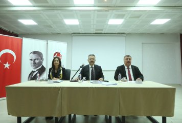 Valimiz Sayın Hüseyin Aksoy, her ay bir ilçemizde yaptığı muhtarlar toplantısını, kurum amirlerinin katılımıyla Beylikova muhtarları ile gerçekleştirdi.