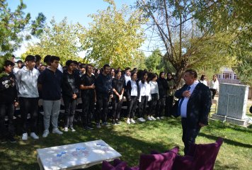 Beylikova Belediye Başkanı Özkan Alp, Fen Lisesi Kariyer Günleri programına konuk olarak, öğrencilerle bir araya geldi.