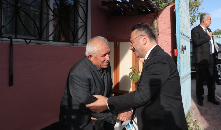 Valimiz Sayın Hüseyin Aksoy, Şehit Tekin Özel'in, Beylikova ilçesi Yunus Emre Mahallesinde bulunan baba ocağını ziyaret etti.