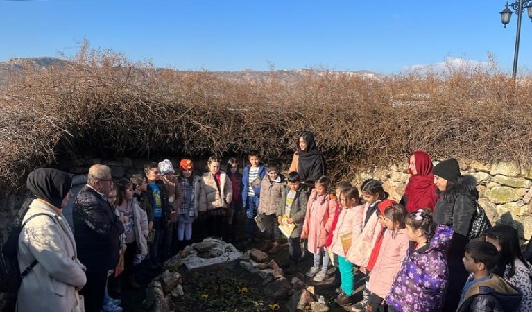 Beylikova’da, Yunus Emre’nin hoşgörülü çocukları nesilden nesille her yerde gezileri düzenleniyor.