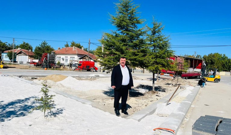 YENİ MAHALLE PARKINDA YENİLEME ÇALIŞMALARI DEVAM EDİYOR.