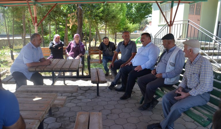 Akköprü ve Doğray mahallemizde kilitli parke taşı ve çevre düzenleme çalışmalarımız devam ediyor..