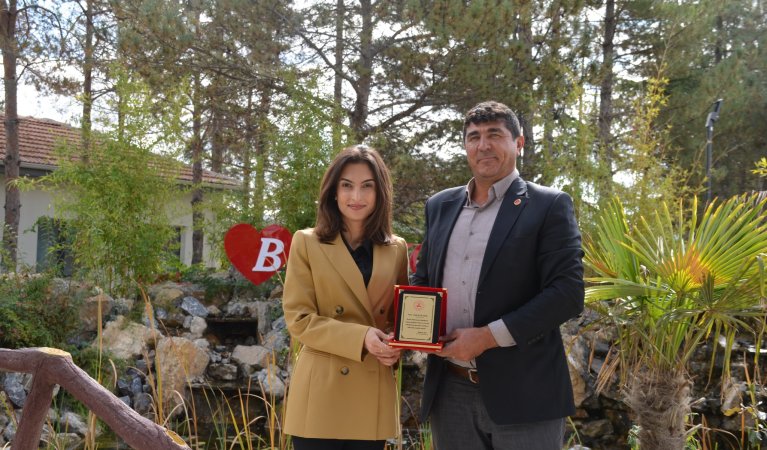 Beylikova'da 19 Ekim Muhtarlar günü dolayısıyla Cumhuriyet Meydanı'nda çelenk töreni düzenlendi.