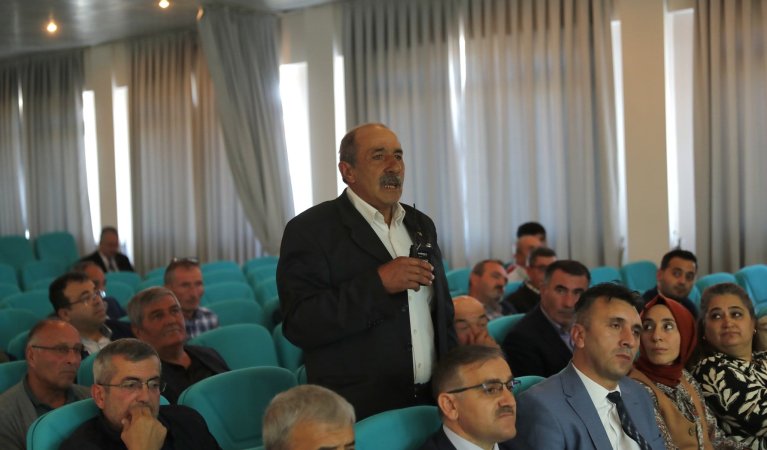 Valimiz Sayın Hüseyin Aksoy, her ay bir ilçemizde yaptığı muhtarlar toplantısını, kurum amirlerinin katılımıyla Beylikova muhtarları ile gerçekleştirdi.