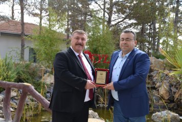 Beylikova'da 19 Ekim Muhtarlar günü dolayısıyla Cumhuriyet Meydanı'nda çelenk töreni düzenlendi.