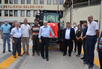 Beylikova Belediyesine Sıfır Traktör Hibe Edildi.