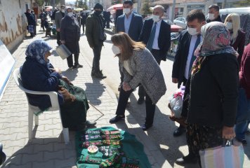 AK Parti Eskişehir, Dış İlçelerden sorumlu Koordinatör Milletvekili Prof. Dr. Emine Nur Günay Beylikova’yı ziyaret etti.