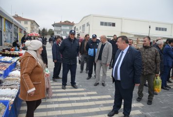 MHP Eskişehir İl Başkanı İsmail Candemir, Belediye Başkanımız Özkan Alp ile beraber esnaf ve vatandaşlarla buluştular.