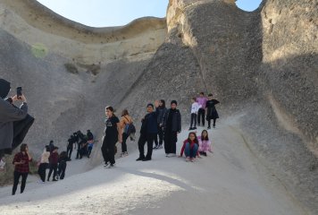 Beylikova Belediyesinin kadınlara özel düzenlediği Kapadokya gezisinin ilk hafta birinci tur otobüslerimiz cumartesi günü ilçemize geldi.