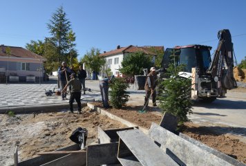 YENİ MAHALLE PARKINDA SON RÜTUŞLAR YAPILIYOR