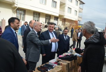 MHP Eskişehir İl Başkanı İsmail Candemir, Belediye Başkanımız Özkan Alp ile beraber esnaf ve vatandaşlarla buluştular.