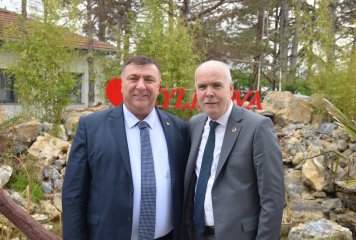 MHP Eskişehir İl Başkanı İsmail Candemir, Belediye Başkanımız Özkan Alp ile beraber esnaf ve vatandaşlarla buluştular.