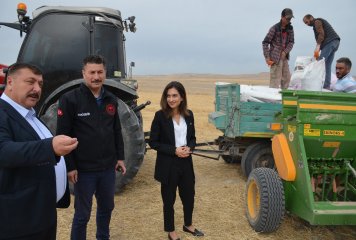 Beylikova Belediyesi atıl durumdaki 4 milyon metrekarelik araziyi yeniden tarıma kazandırdı.