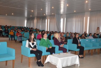 Eskişehir Valisi Hüseyin Aksoy’un eşi Hülya Aksoy önderliğinde, “Kadın Sağlığı Eğitim Projesi” başlatıldı. Projenin tanıtım toplantısı büyük ilgi gördü.