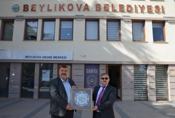 Beylikova İlçe Müftümüz Ahmet ERGÜVEN, Mevlid-i Nebi ve din görevlileri haftası münasebetiyle Belediye Başkanımız Özkan ALP'i ziyaret etti.