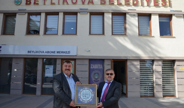 Beylikova İlçe Müftümüz Ahmet ERGÜVEN, Mevlid-i Nebi ve din görevlileri haftası münasebetiyle Belediye Başkanımız Özkan ALP'i ziyaret etti.
