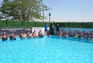 Beylikova Belediyesi Yaz Spor Okulu Ücretsiz Yüzme Kursunda Vatandaşlar Keyifle Yüzme Öğreniyor.
