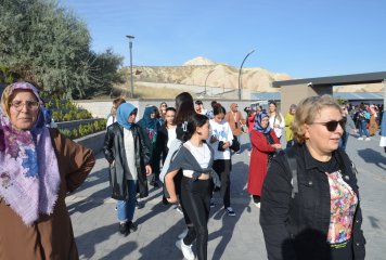 Beylikova Belediyesinin kadınlara özel düzenlediği Kapadokya gezisinin ilk hafta birinci tur otobüslerimiz cumartesi günü ilçemize geldi.