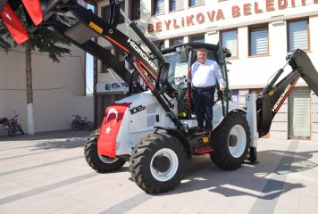 Beylikova Belediyesi’ne Sıfır İş Makinesi Alındı.