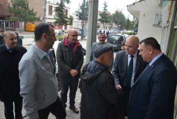 MHP Eskişehir İl Başkanı İsmail Candemir, Belediye Başkanımız Özkan Alp ile beraber esnaf ve vatandaşlarla buluştular.