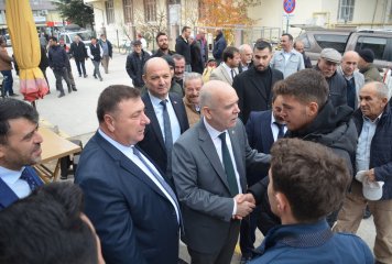 MHP Eskişehir İl Başkanı İsmail Candemir, Belediye Başkanımız Özkan Alp ile beraber esnaf ve vatandaşlarla buluştular.