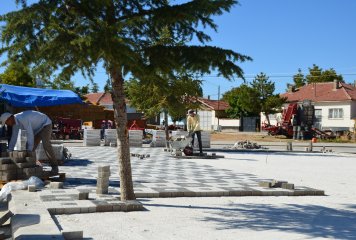 YENİ MAHALLE PARKINDA SON RÜTUŞLAR YAPILIYOR