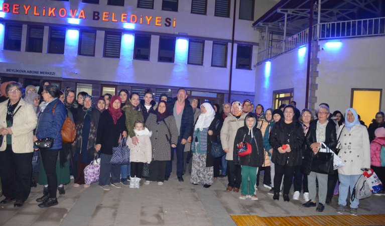 Beylikova Belediyesinin kadınlara özel düzenlediği Kapadokya gezisinin ikinci hafta birinci tur otobüslerimiz belediyemiz önünden hareket etti.