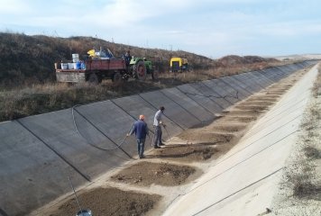 Beylikova Depolama ve Sulama Barajının (2 milyon TL bedelle ihaleye çıkan) Su taşıma kanalarının tadilatı, tamirat işleri ve kartlı sayaç takım işleri başladı.