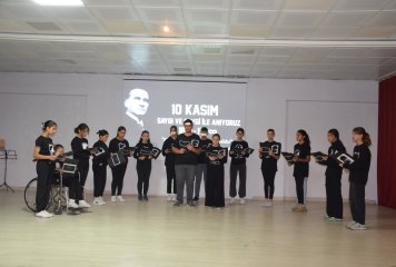 Büyük Önder Gazi Mustafa Kemal Atatürk’ün ebediyete intikalinin 85. yıl dönümü münasebetiyle ilk olarak Cumhuriyet Meydanında "Çelenk Sunma Töreni" yapıldı.