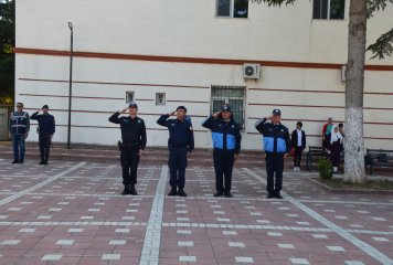 Beylikova Cumhuriyet Alanında gerçekleştirilen Cumhuriyetimizin 100. Yılı Kutlamaları Beylikova Kaymakamı Kübra Eroğlu ve Belediye Başkanımız Özkan Alp'in Atatürk Büstüne Çelenk koyma töreni İle Başladı.