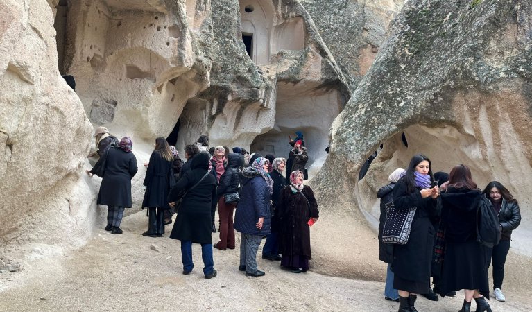 Beylikova Belediyesinin kadınlara özel düzenlediği Kapadokya gezisinin ikinci hafta ikinci tur otobüslerimiz pazar günü ilçemize geldi.