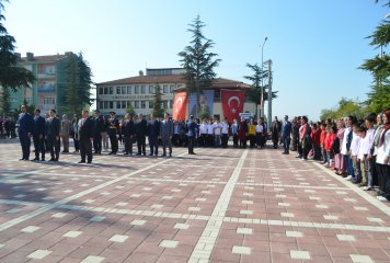 29 Ekim Cumhuriyet Bayramı Kutlamaları Çelenk Sunma Töreni ile Başladı