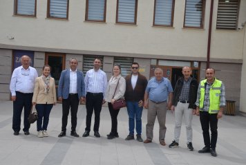Eskişehir Büyükşehir Belediyesi Yol Yapım Bakım Ve Onarım Dairesi Başkanı Niyazi Solak, Belediye Başkanımız Av. Hakan Karabacak’a hayırlı olsun ziyaretinde bulundu
