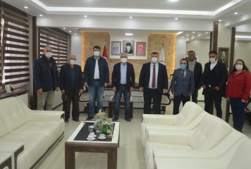 MHP Eskişehir Milletvekili Metin Nurullah Sazak Belediye Başkanımız Özkan Alp’i makamında ziyaret etti.