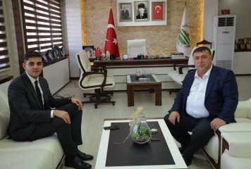 Beylikova Kaymakamlığına yeni atanan Kaymakamımız Mehmet Ali Atak, Belediye Başkanımız Özkan Alp'e makamında ziyarette bulundu.