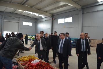 MHP Eskişehir İl Başkanı İsmail Candemir, Belediye Başkanımız Özkan Alp ile beraber esnaf ve vatandaşlarla buluştular.