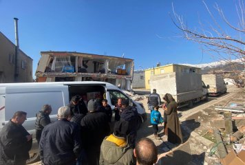 Beylikova Kaymakamı Mehmet Ali Atak ve Belediye Başkanımız Özkan Alp ile birlikte, Deprem Bölgesine Gitti
