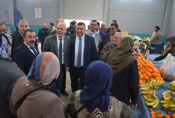 MHP Eskişehir İl Başkanı İsmail Candemir, Belediye Başkanımız Özkan Alp ile beraber esnaf ve vatandaşlarla buluştular.