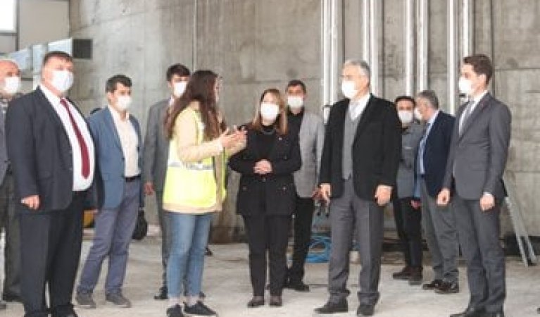 Eskişehir Valimiz Erol Ayyıldız, Eskişehir Milletvekilimiz Prof. Dr. Emine Nur Günay hanımefendi ile birlikte Beylikova’mıza yapılan yatırımları incelediler.