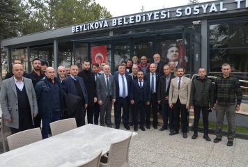 MHP Eskişehir İl Başkanı İsmail Candemir, Belediye Başkanımız Özkan Alp ile beraber esnaf ve vatandaşlarla buluştular.