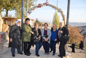 Beylikova Belediyesinin kadınlara özel düzenlediği Kapadokya gezisinin ilk hafta birinci tur otobüslerimiz cumartesi günü ilçemize geldi.