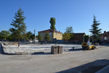 YENİ MAHALLE PARKINDA SON RÜTUŞLAR YAPILIYOR