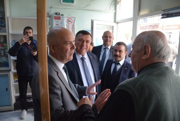 MHP Eskişehir İl Başkanı İsmail Candemir, Belediye Başkanımız Özkan Alp ile beraber esnaf ve vatandaşlarla buluştular.
