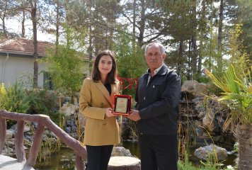Beylikova'da 19 Ekim Muhtarlar günü dolayısıyla Cumhuriyet Meydanı'nda çelenk töreni düzenlendi.