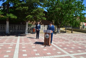 Beylikova'da 19 Mayıs Atatürk'ü Anma ve Gençlik ve Spor Bayramı dolayısıyla çelenk sunma töreni düzenlendi.