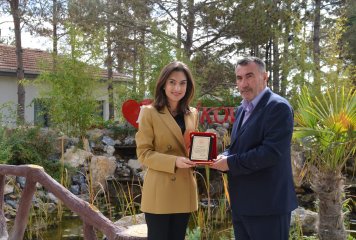 Beylikova'da 19 Ekim Muhtarlar günü dolayısıyla Cumhuriyet Meydanı'nda çelenk töreni düzenlendi.