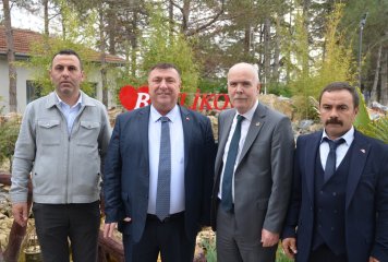 MHP Eskişehir İl Başkanı İsmail Candemir, Belediye Başkanımız Özkan Alp ile beraber esnaf ve vatandaşlarla buluştular.